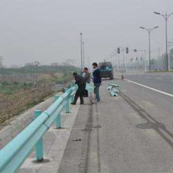 國標護欄板防阻塊，波形護欄板，公戶路護欄供應四川樂至天池鎮