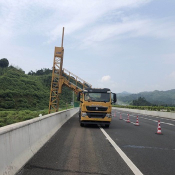 珠海高空作業車出租云梯車出租路燈車出租