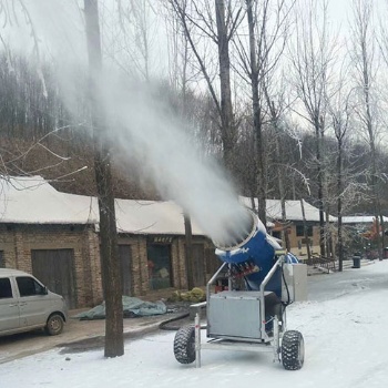 滑雪場場址影響造雪機造雪