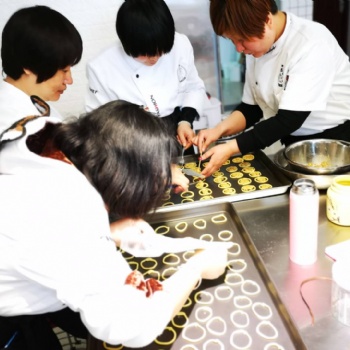 宜昌荊門荊州岳陽益陽常德市女孩學奶茶飲品西點烘焙培訓學校2021