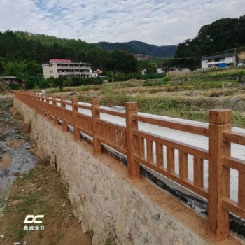 景觀園林水泥仿木圍欄混凝土仿木紋扶手欄桿市政河道水庫柵欄