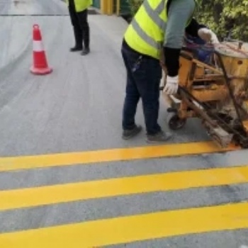 廣州緯鄴承接小區道路標線 停車位劃線 地下停車場施工 標志牌安裝