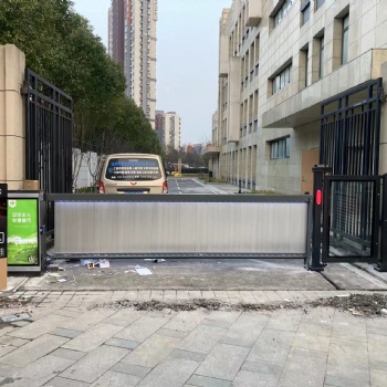 江蘇南京車輛管理小區(qū)使用廣告道閘